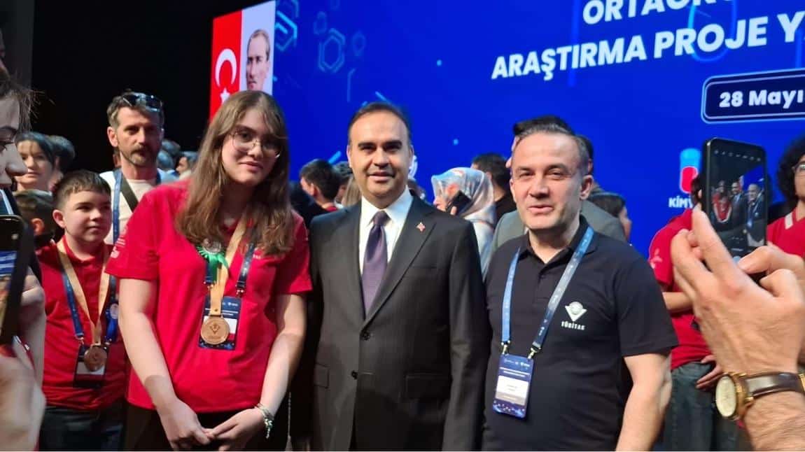 Okulumuz TÜBİTAK’ta Zirvede: Türkiye 3.’lüğüyle Döndük!