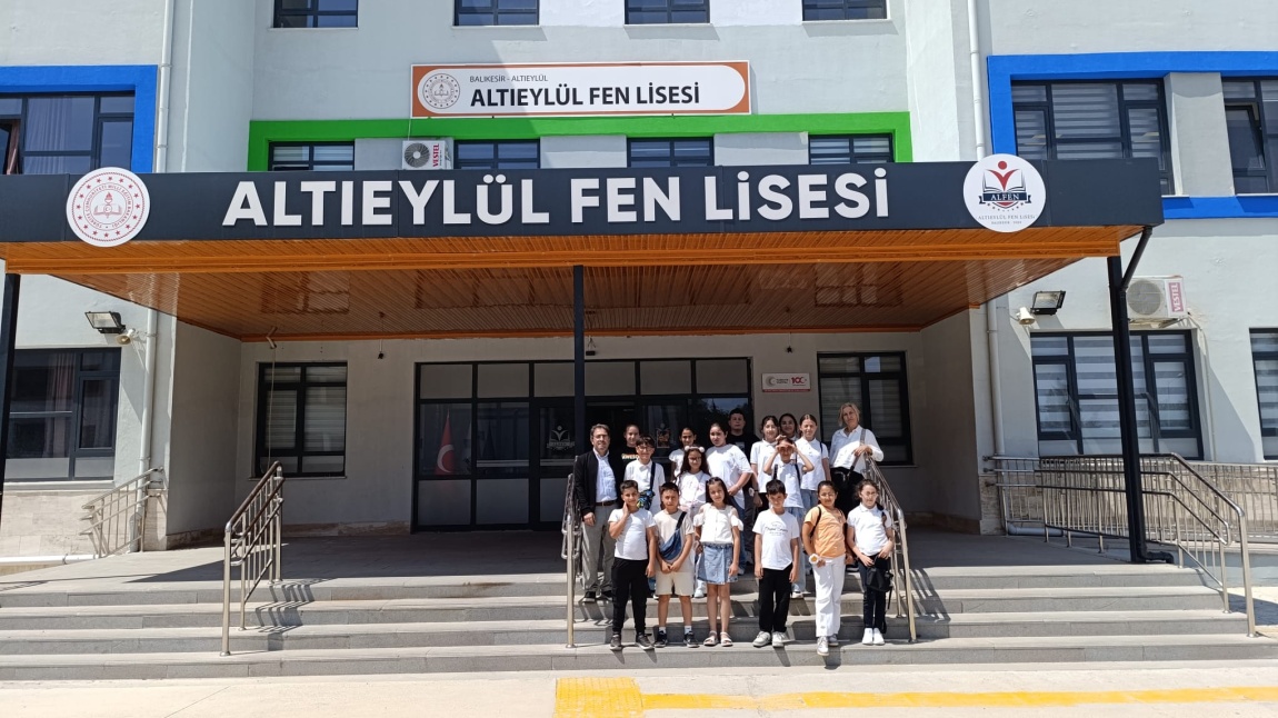 Kendileri küçük yürekleri büyük, Halalca ilkokulu 4. Sınıf öğrencilerinin okulumuzu ziyareti!